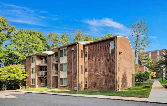 Comfortable walking space around the building at Columbia Pointe, Columbia, MD