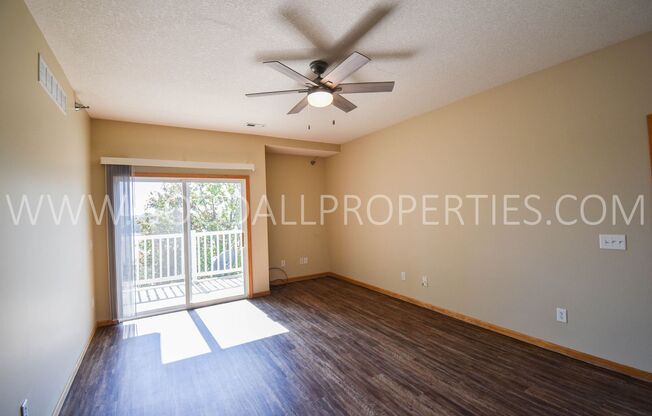 3 Bedroom 2 Bath condo near Easter Lake!