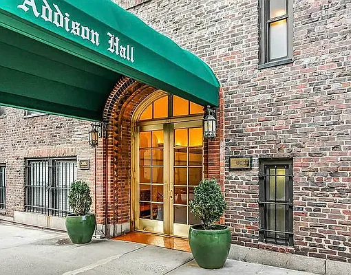 457 West 57 St apt 814