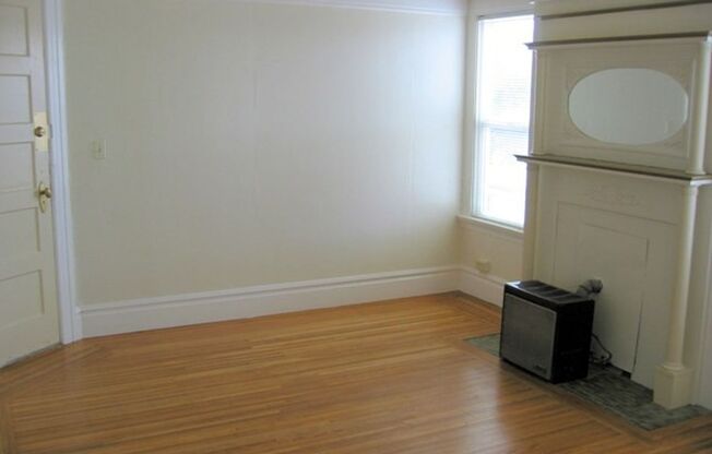 -Great Downtown Berkeley Location near BART and the UC Berkeley Campus!