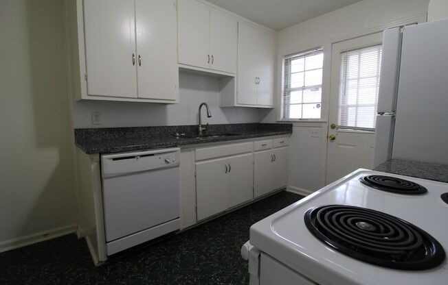 2 Bedroom 1 Bath Duplex In The Waldo Area