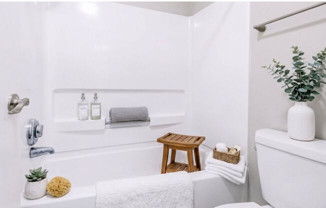 2 beds, 2 baths, 1,000 sqft, $1,450, Unit 2041