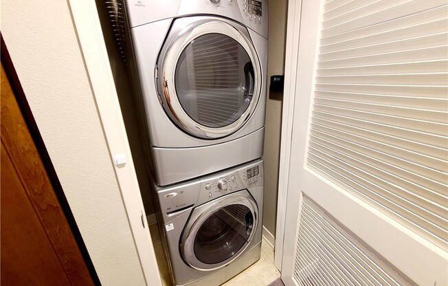 2 beds, 2 baths, 1,050 sqft, $3,100, Unit 402