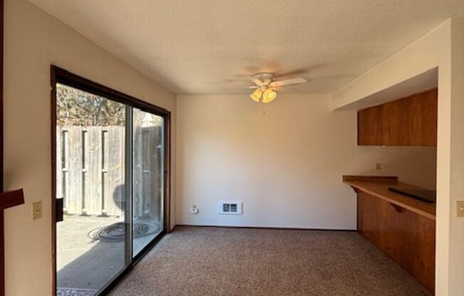 2 beds, 1 bath, $1,595