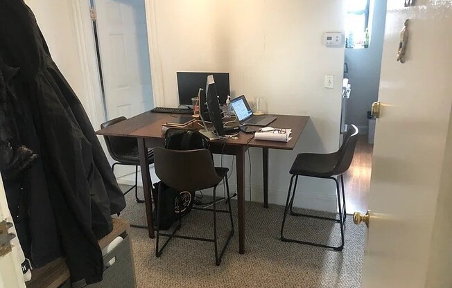 3 beds, 1 bath, 710 sqft, $3,500, Unit 605