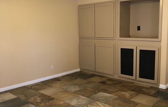 Single Story home in Northshore!