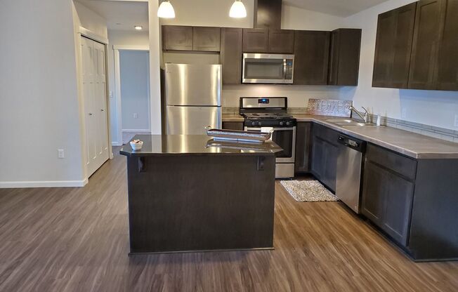 3 beds, 2 baths, 1,195 sqft, $2,300, Unit 30-470