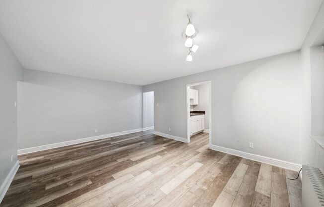 2 beds, 1 bath, 730 sqft, $995, Unit 640 Southcrest Drive #4