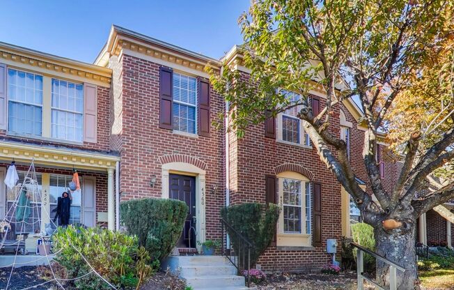 Ellicott City townhome for you!