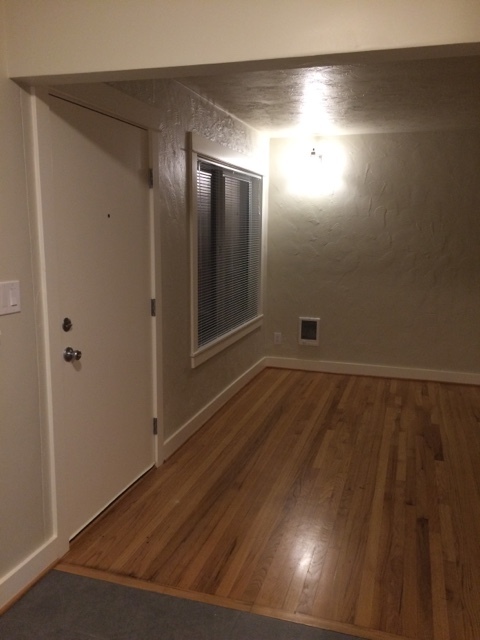 2 beds, 1 bath, 850 sqft, $1,875