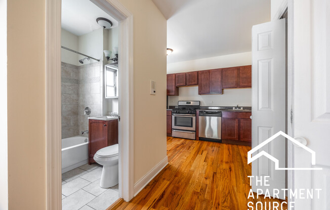 957 W Cornelia Ave 2