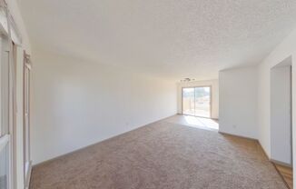 2 beds, 1 bath, $795, Unit # C