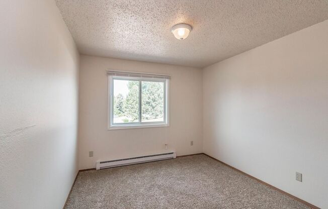 2 beds, 1 bath, 800 sqft, $899, Unit 670-04