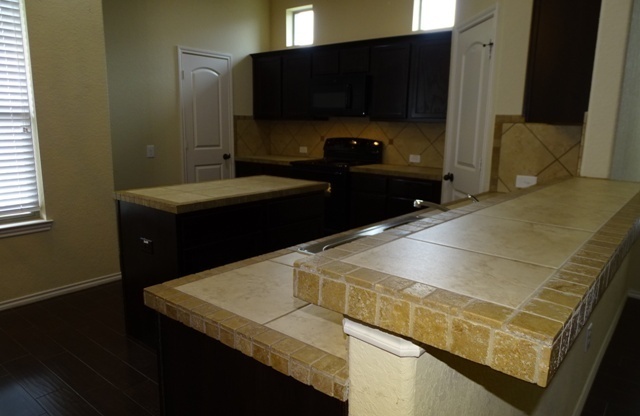 3 beds, 2.5 baths, $1,695