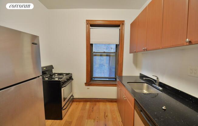 505 W 122 ST