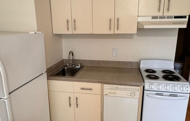 1 bed, 1 bath, 400 sqft, $995, Unit 206