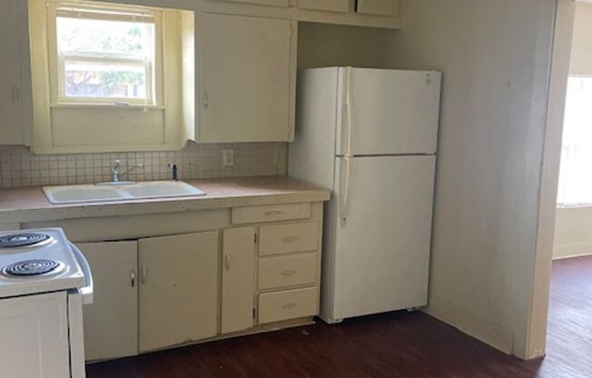 2 beds, 1 bath, $725