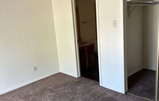 2 beds, 2 baths, 957 sqft, $1,015, Unit 22