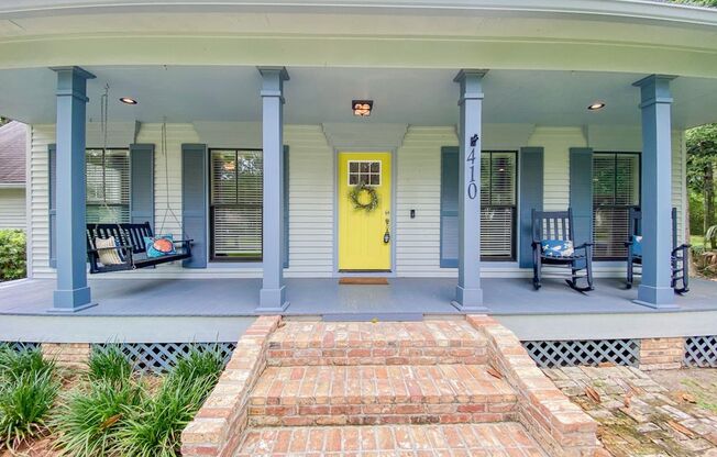 Downtown Ocean Springs Living! Charming 3 Bedroom 2 Bath House w/ Outdoor Living