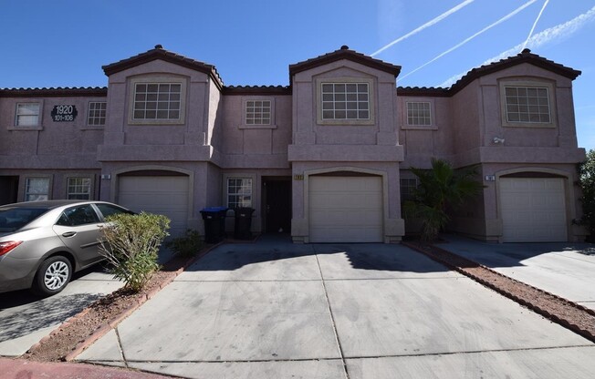 Beautiful 3 Bedroom & 2 1/2 Bath Condo.
