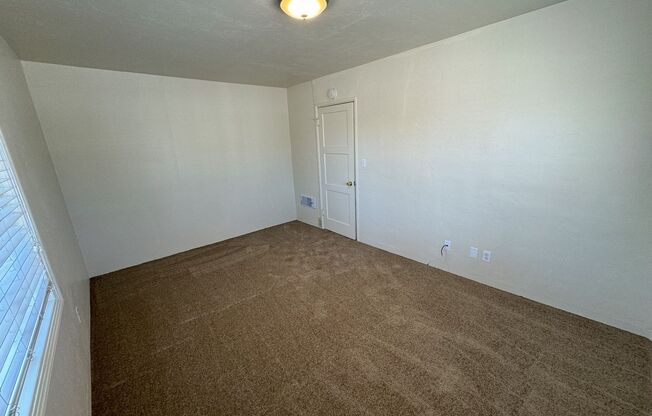 2 beds, 1 bath, 700 sqft, $2,200, Unit F