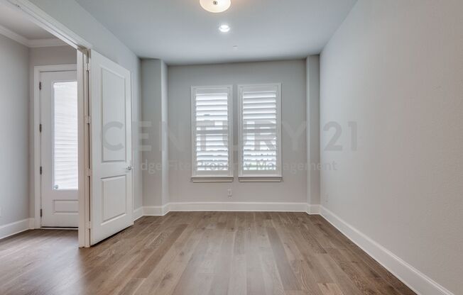 Exquisite 4-Story 3/2.5/2 Townhome in Irving For Rent!