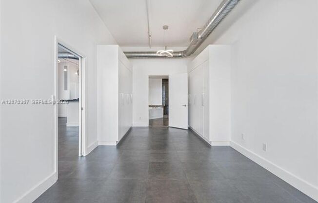 3 beds, 2 baths, $4,300, Unit # 818