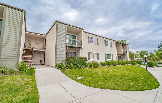 Lakeshore 2 Bedroom Condo for Rent in Valencia – Fully Renovated and Move-In Ready!