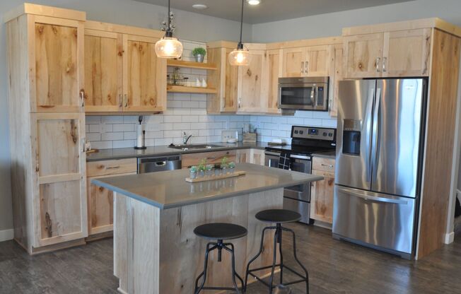 3 beds, 2.5 baths, $2,395, Unit 343