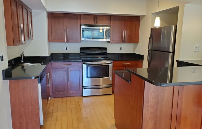 2 beds, 2 baths, 1,099 sqft, $3,800, Unit 806