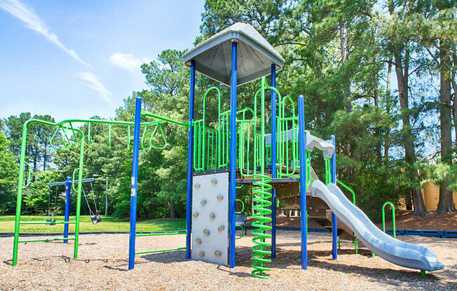 Hunting-Ridge-Apartments-playground_