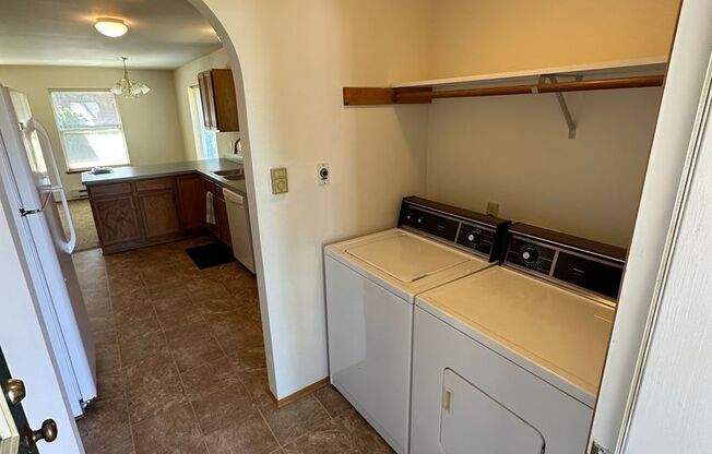 2 beds, 1 bath, $1,600, Unit 201