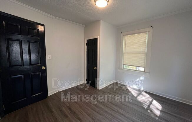 3 beds, 1 bath, 1,032 sqft, $1,350