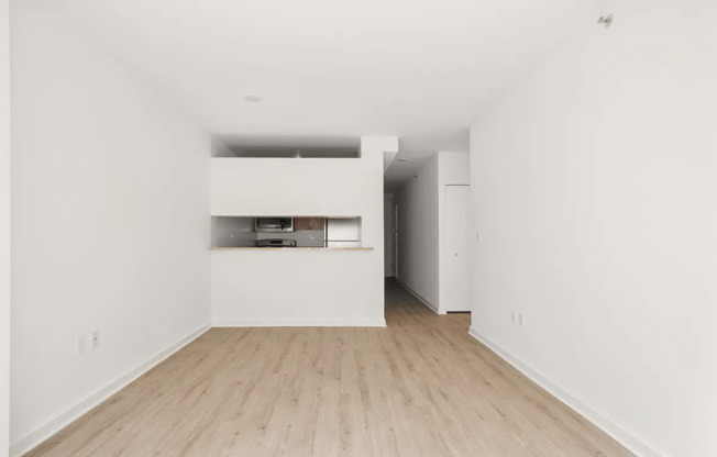 1 bed, 1 bath, $5,200, Unit 14E