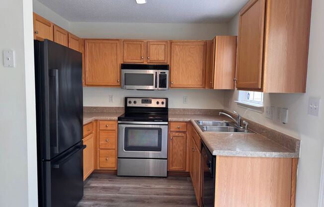 2Br 1.5BA Townhome in Bridford Downs