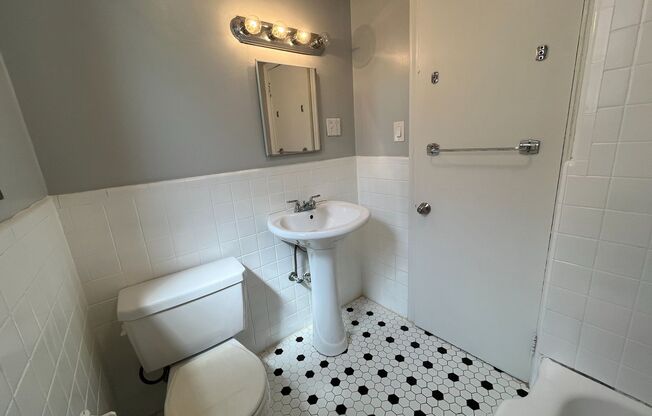 2 beds, 1 bath, 800 sqft, $1,790, Unit 6236 Fifth Ave. #101A