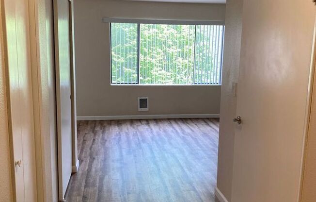 1 bed, 1 bath, 410 sqft, $1,425, Unit 210