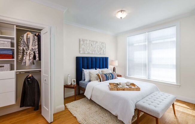 Spacious 1-bed with Laundry in Unit in Green, Scenic Area