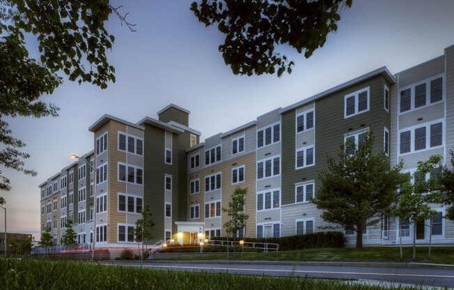 3 beds, 2 baths, 1,175 sqft, $5,100, Unit 314