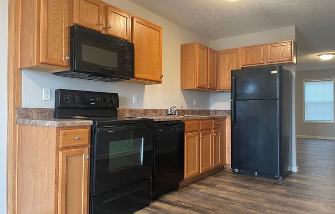 2 beds, 2 baths, 1,200 sqft, $940