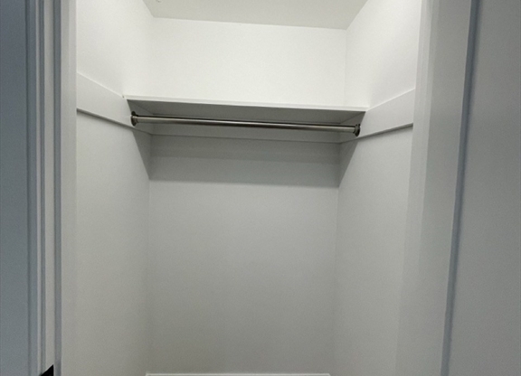 2 beds, 1 bath, 700 sqft, $3,800, Unit 3