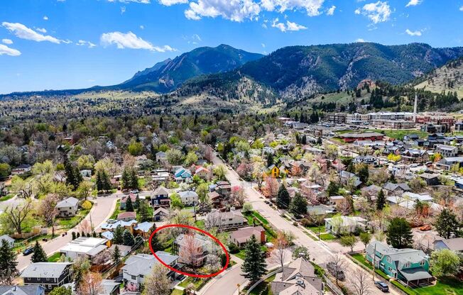 Architectural West Boulder Gem for Rent – Sunlit Solarium, Sauna & Mountain Views