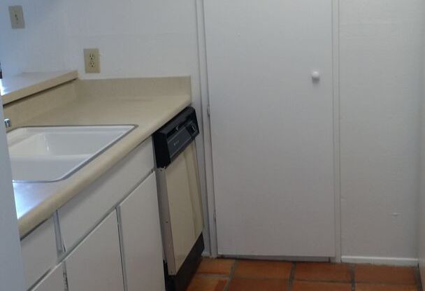 1 bed, 1 bath, 714 sqft, $840, Unit *626