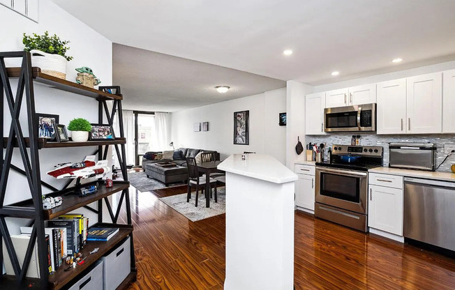 241 S 6th St
