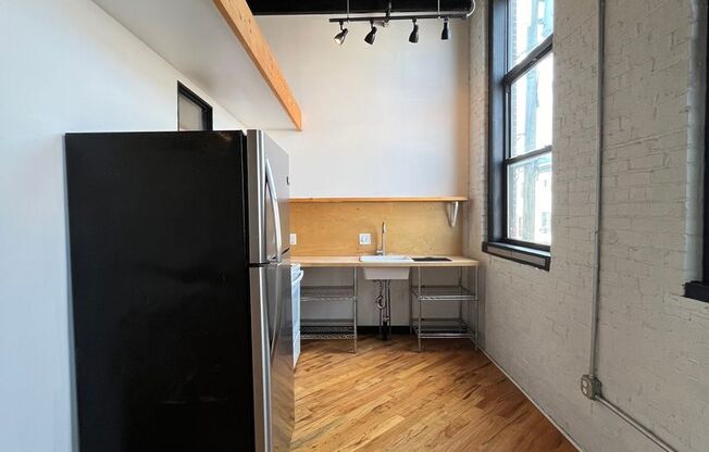 Studio, 1 bath, $925, Unit 1D