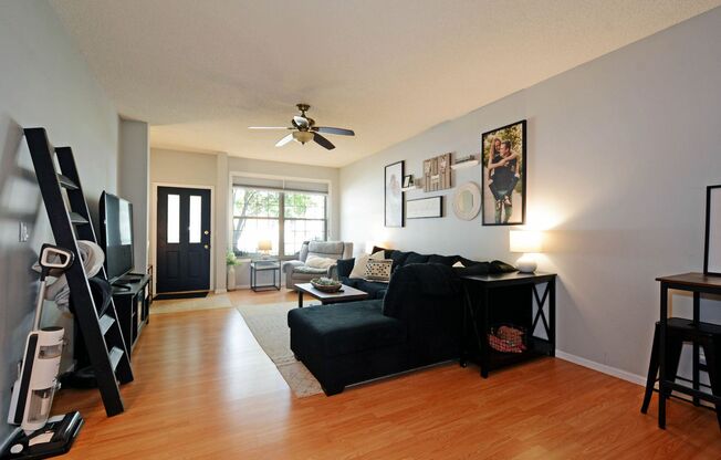 Modern 2 Bed, 1.5 Bath Townhome with Flex Space in Farmington