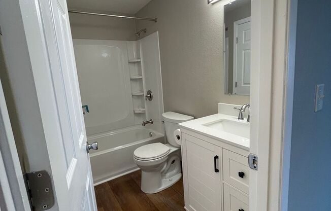 2 beds, 1 bath, 945 sqft, $1,575, Unit 054