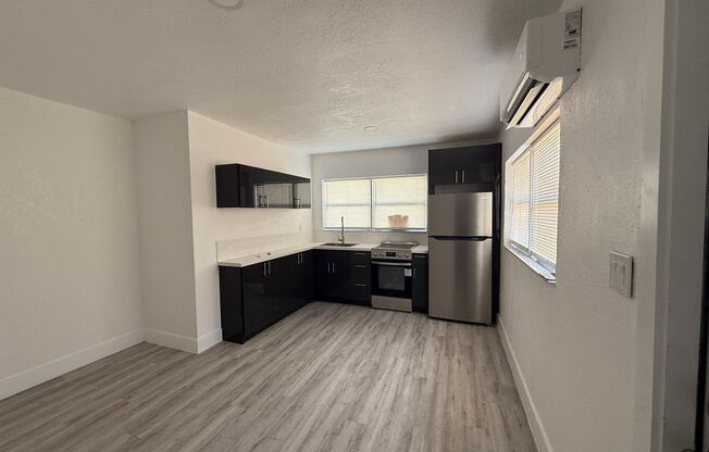 1 bed, 1 bath, $1,600, Unit 157 W 16th St Unit 2