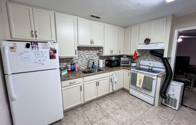 2 beds, 1 bath, $1,500