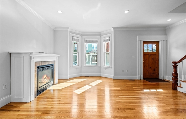860 E 4 ST